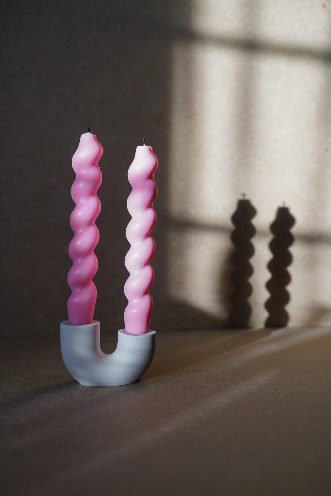U Shape Candle Holder & 2x Twisted Candle Set