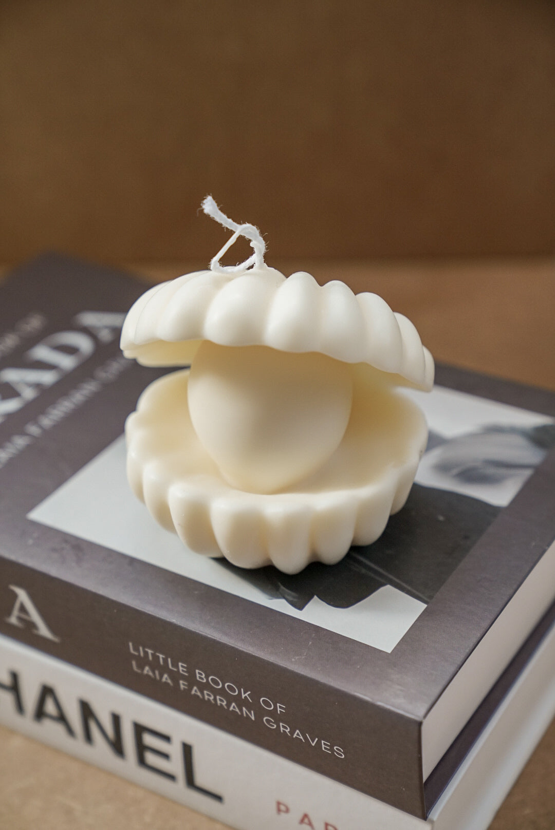 Large Clam Shell W/ Pearl Candle