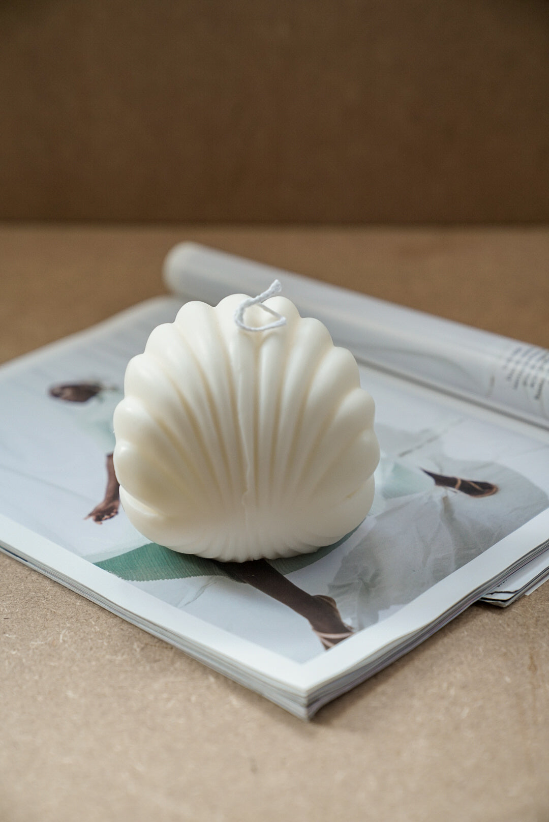 Large Clam Shell W/ Pearl Candle from the back.