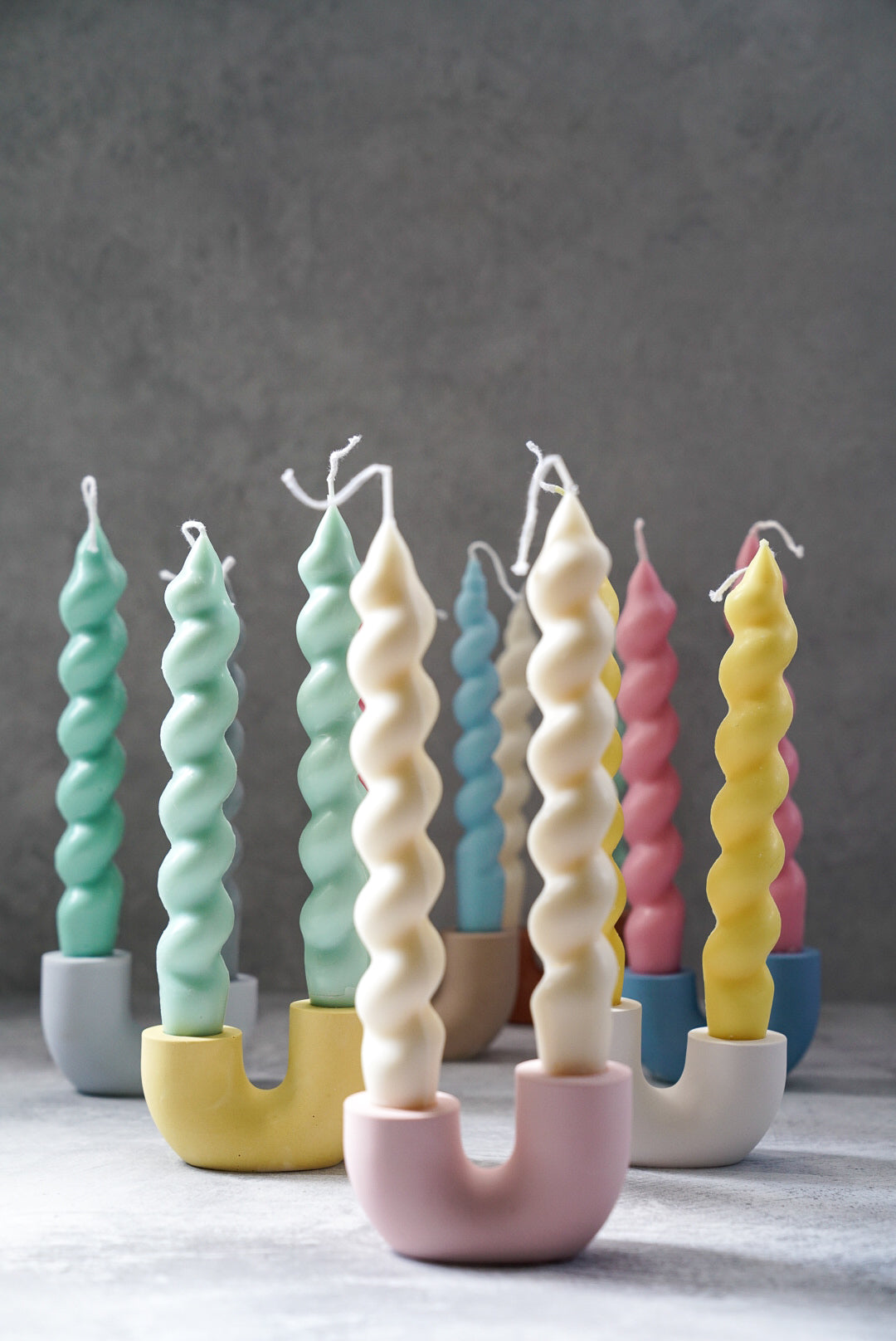 U Shape Candle Holder & 2x Twisted Candle Set
