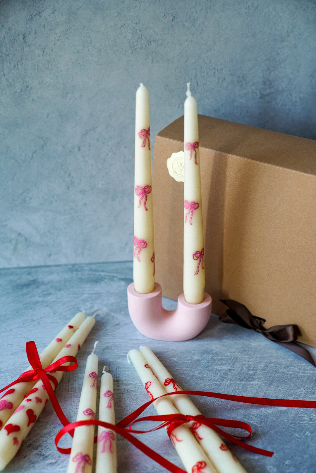 Bow Hand-Painted Pillar Candles / Pink U shape candle holder gift set