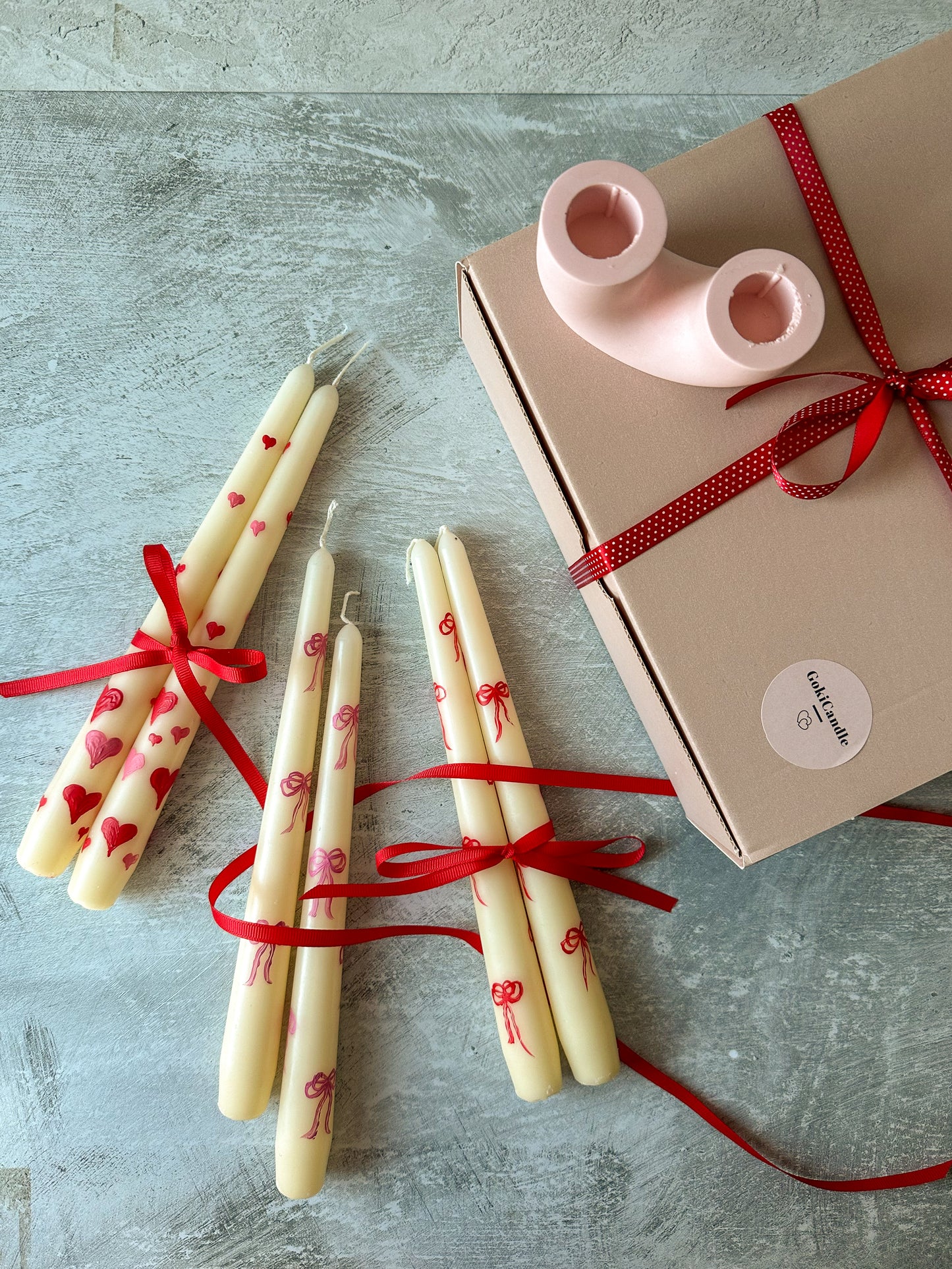Bow Hand-Painted Pillar Candles / Pink U shape candle holder gift set in a grey background