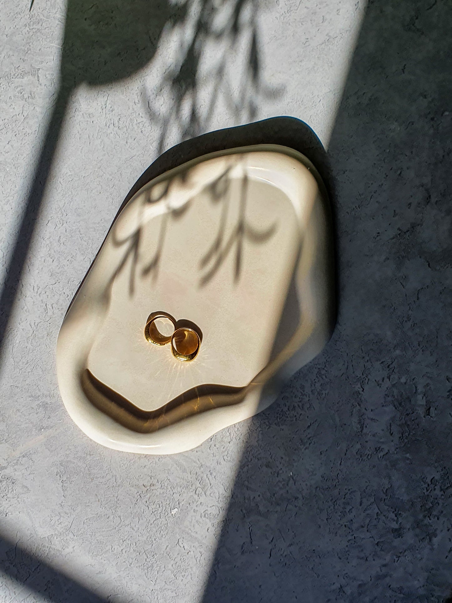 Curvy Jewellery Tray Holder