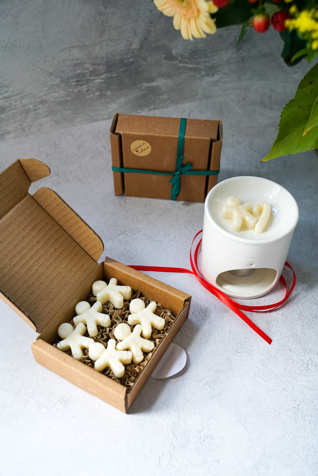 Christmas Spice Scented Gingerbread Wax Melts with the wax melter on the side.