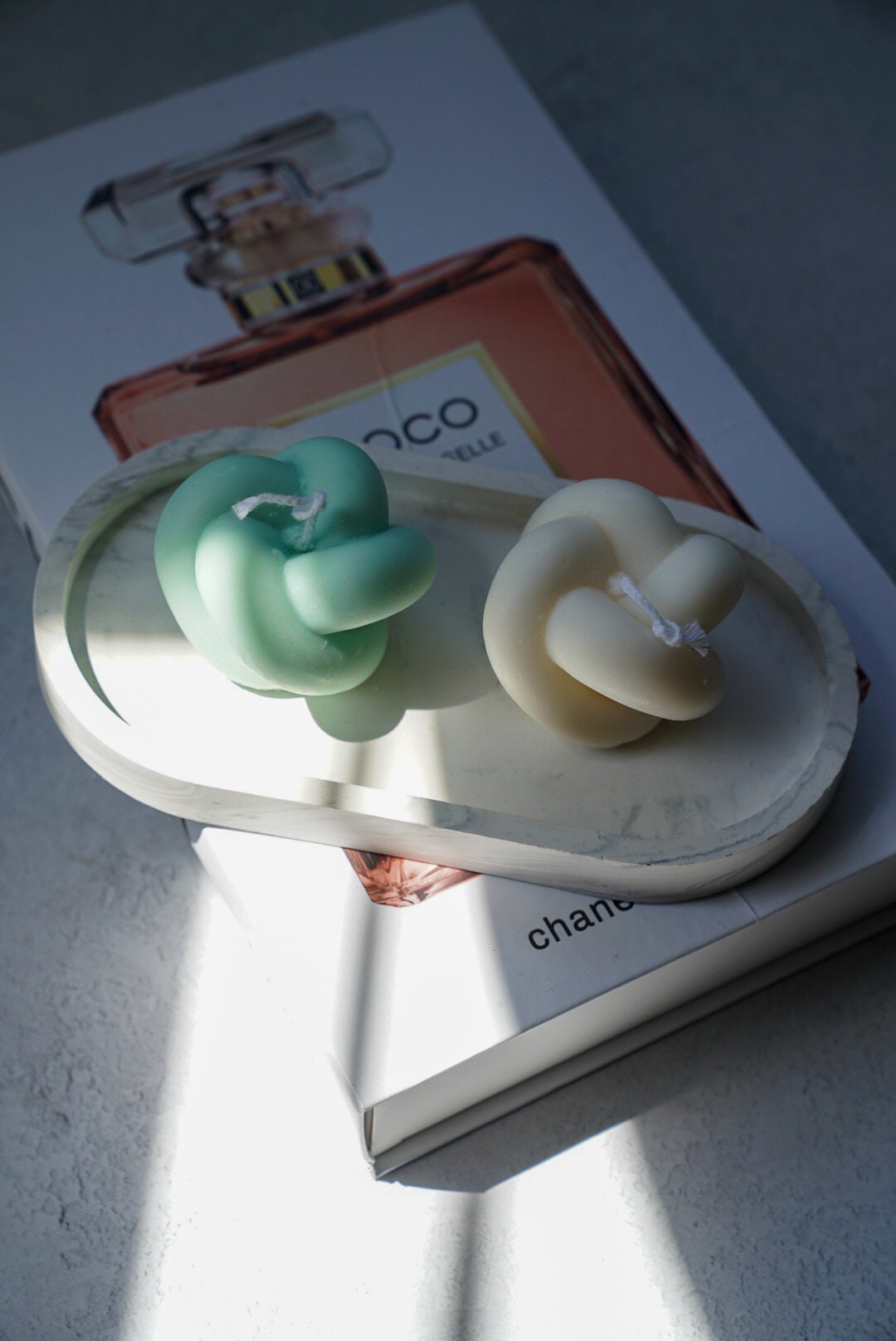 Green an Ivory Knot Candle on a trinket tray.