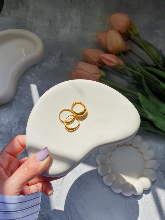 Holding Off White Irregular Jewellery Tray.