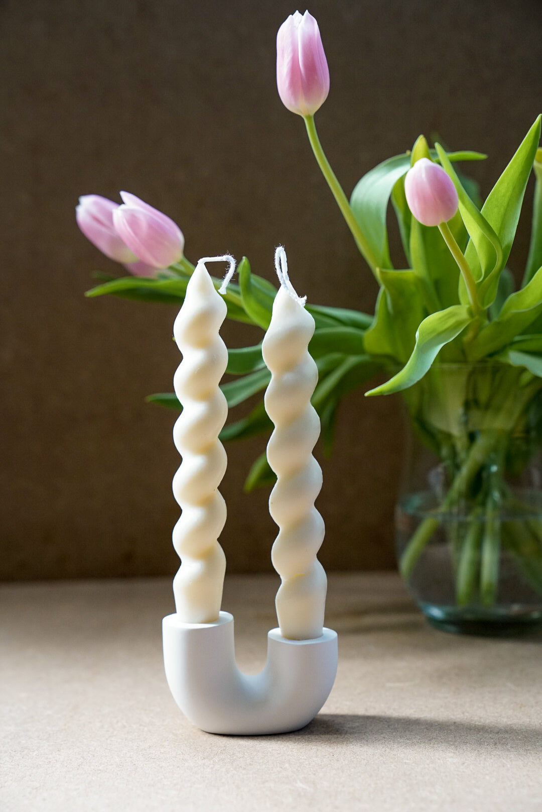 U Shape Candle Holder & 2x Twisted Candle Set