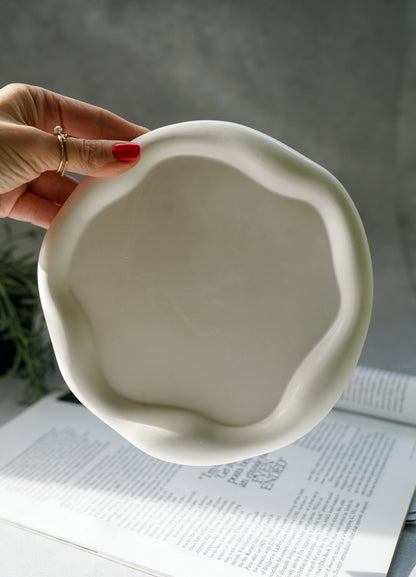 Holding Off White Curvy Round Jewellery Tray